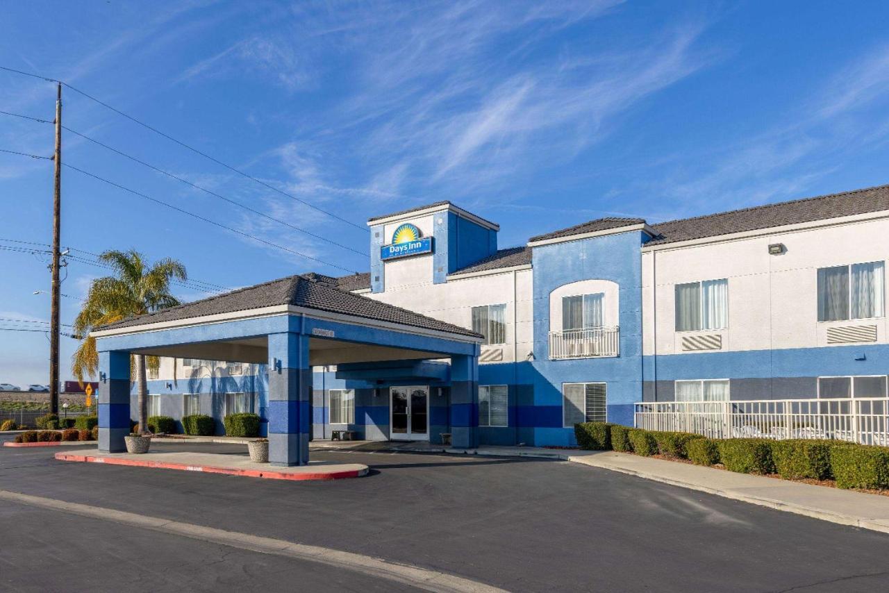 Days Inn By Wyndham Латроп Экстерьер фото